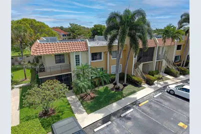 432 Lakeview Dr #201, Weston, FL 33326 - Photo 1