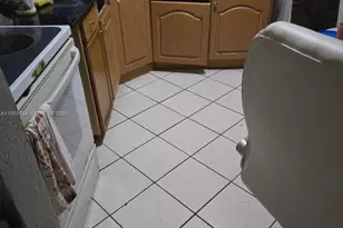 208 SW 1st Ct, Pompano Beach, FL 33060 - Photo 11