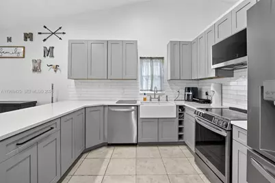 9731 NW 32nd Mnr, Sunrise, FL 33351 - Photo 3