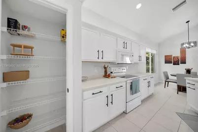 8864 Ventura Way #0, Naples, FL 34109 - Photo 7