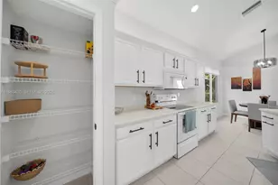 8864 Ventura Way, Naples, FL 34109 - Photo 7