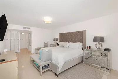 6423 Collins Ave #309, Miami Beach, FL 33141 - Photo 19