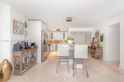 6423 Collins Ave #309, Miami Beach, FL 33141 - Photo 11