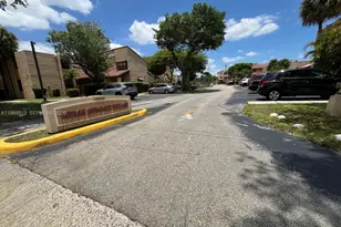 271 W Park Dr, Miami, FL 33172 - Photo 25