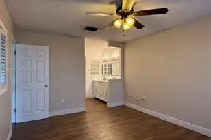 271 W Park Dr, Miami, FL 33172 - Photo 21