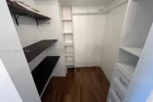 271 W Park Dr, Miami, FL 33172 - Photo 23