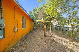 546 NW 8th Ave, Homestead, FL 33030 - Photo 13