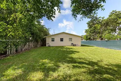 129 SE 4th St #2, Hallandale Beach, FL 33009 - Photo 19