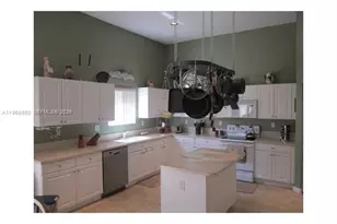 9468 SW 221st Ln, Cutler Bay, FL 33190 - Photo 5