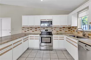 8531 SW 12th St, Miami, FL 33144 - Photo 13