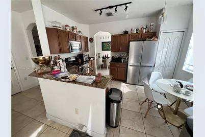 11028 NW 87th Ln, Doral, FL 33178 - Photo 7