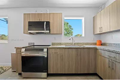 165 NW 39th St #8, Miami, FL 33127 - Photo 11