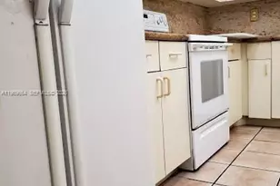 10090 NW 80 Ct, Hialeah Gardens, FL 33016 - Photo 5