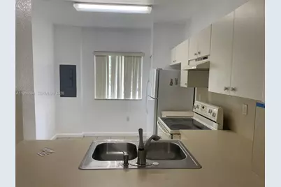 8835 S Isles Cir #8835, Tamarac, FL 33321 - Photo 9