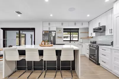 10950 NW 16th Ct, Pembroke Pines, FL 33026 - Photo 11