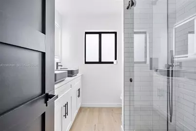 10950 NW 16th Ct, Pembroke Pines, FL 33026 - Photo 23