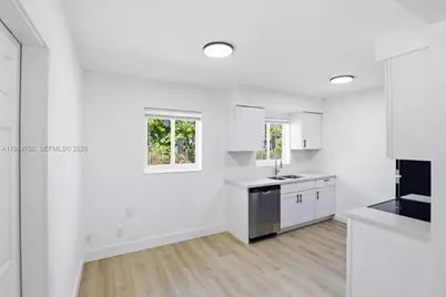 931 Chateau Park Dr, Fort Lauderdale, FL 33311 - Photo 11