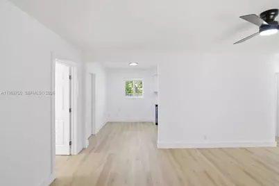 931 Chateau Park Dr, Fort Lauderdale, FL 33311 - Photo 9