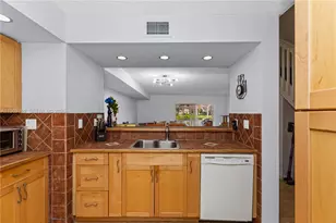 9722 NW 23rd Ct, Pembroke Pines, FL 33024 - Photo 5