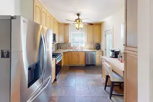 951 NE 116th St, Biscayne Park, FL 33161 - Photo 17