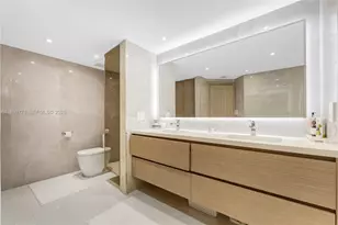 20191 E Country Club Dr, Aventura, FL 33180 - Photo 27