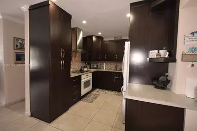 890 E 38th St, Hialeah, FL 33013 - Photo 7