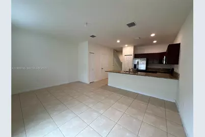 9374 W 32nd Ln, Hialeah, FL 33018 - Photo 5