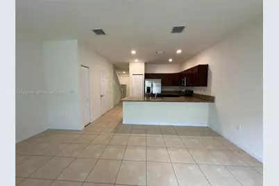 9374 W 32nd Ln, Hialeah, FL 33018 - Photo 7