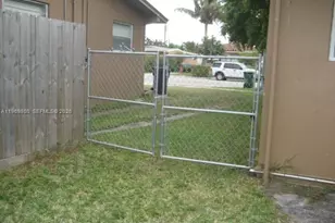 9625 SW 36th St, Miami, FL 33165 - Photo 9