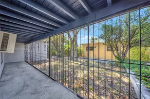 890 NE 138th St, North Miami, FL 33161 - Photo 3