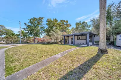 890 NE 138th St, North Miami, FL 33161 - Photo 47