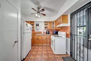 890 NE 138th St, North Miami, FL 33161 - Photo 19