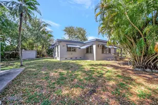 890 NE 138th St, North Miami, FL 33161 - Photo 39