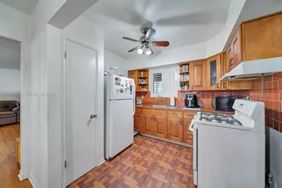 890 NE 138th St, North Miami, FL 33161 - Photo 11