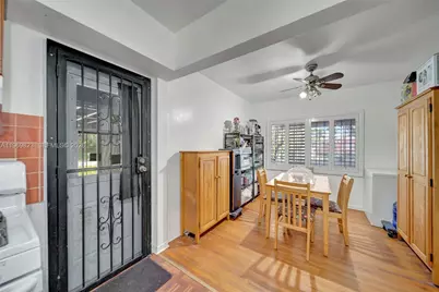 890 NE 138th St, North Miami, FL 33161 - Photo 13