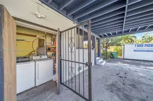 890 NE 138th St, North Miami, FL 33161 - Photo 27