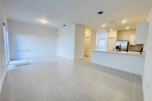 2527 SE 29th St, Homestead, FL 33035 - Photo 7