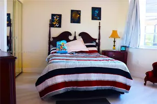 900 St Charles Pl, Pembroke Pines, FL 33026 - Photo 35