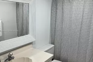 5005 Collins Ave, Miami Beach, FL 33140 - Photo 17