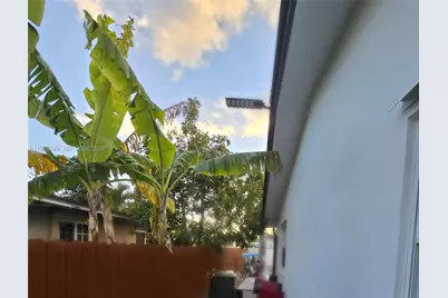 300 NW 77th Way, Pembroke Pines, FL 33024 - Photo 17