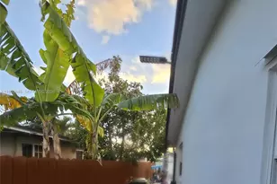 300 NW 77th Way, Pembroke Pines, FL 33024 - Photo 17