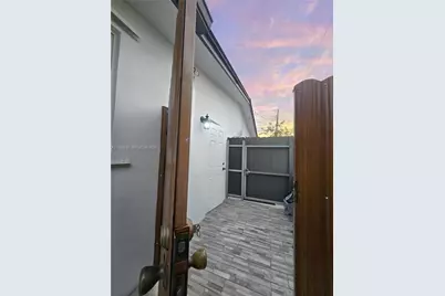 300 NW 77th Way, Pembroke Pines, FL 33024 - Photo 23