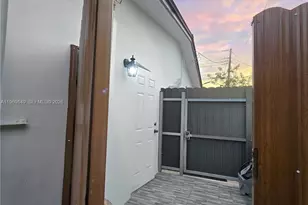 300 NW 77th Way, Pembroke Pines, FL 33024 - Photo 23