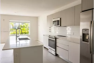 2535 NE 193rd St #3104, Miami, FL 33180 - Photo 1