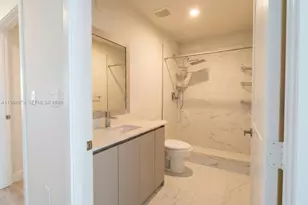 2535 NE 193rd St, Miami, FL 33180 - Photo 17
