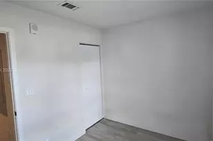 2535 NE 193rd St, Miami, FL 33180 - Photo 23