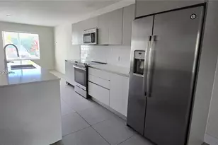 2535 NE 193rd St, Miami, FL 33180 - Photo 9