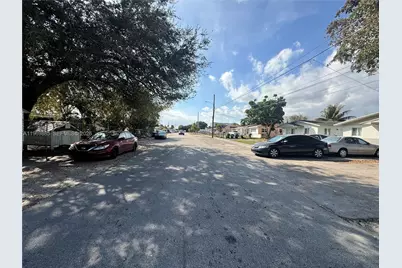2401 NW 82nd St #Rear, Miami, FL 33147 - Photo 17