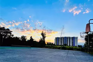 4721 NW 7th St, Miami, FL 33126 - Photo 13