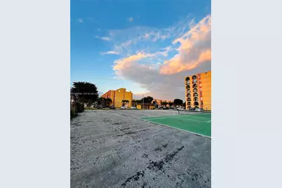 4721 NW 7th St, Miami, FL 33126 - Photo 21